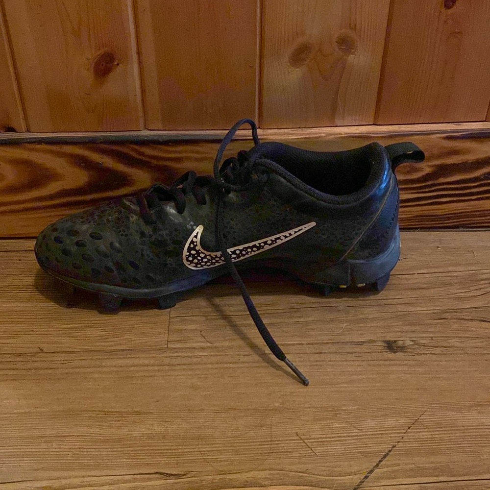 Nike softball shoes